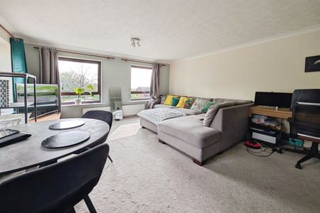 Midanbury Lane, SO18 - Photo 2