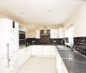 3 bedroom semi-detached house to rent - Photo 5