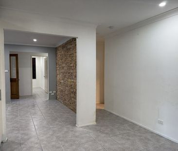 FAMILY HOME IN THE HAERT OF MACQUARIE FIELDS !! - Photo 5