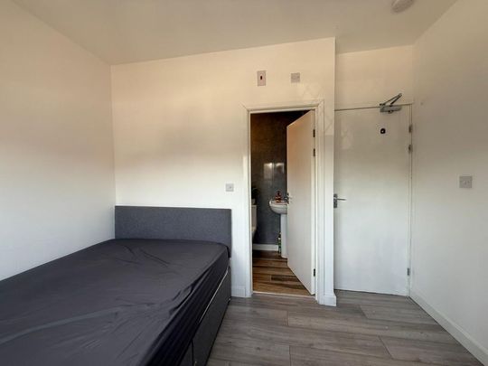 1 bedroom in a house share to rent - Photo 1