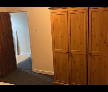 3 Bed Flat, Kitchener Road, E17 - Photo 3