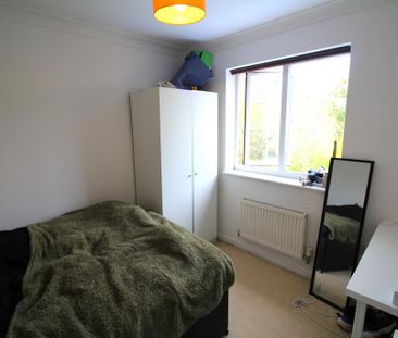 6 bedroom detached house to rent - Photo 2