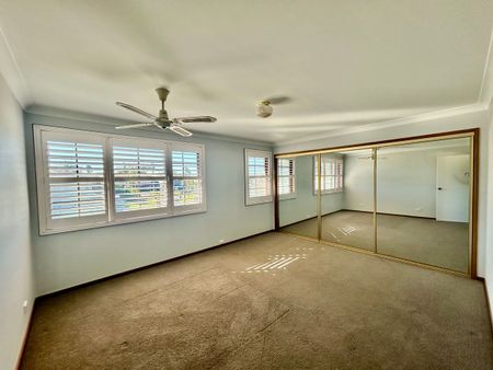 Solid brick two story 4 bedroom family home - Photo 5