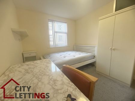 4 Bedroom Flat - Photo 4