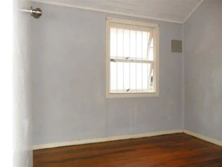 “OLDER STYLE - TWO BEDROOM UNIT IN ANNERLEY” - Photo 3