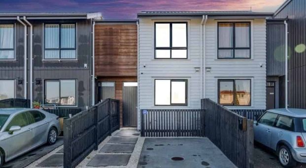 2BR House in McLennan Park- Papakura - Photo 1