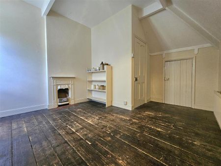 4 bedroom semi-detached house to rent - Photo 5