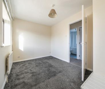 2 bedroom semi-detached house to rent - Photo 4