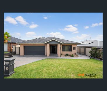 PERFECT FAMILY HOME! - Photo 6