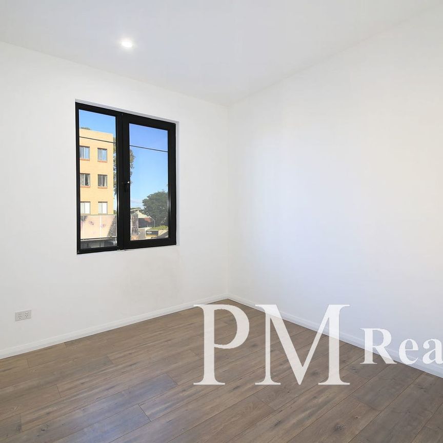 Modern Apartment in the Heart of Petersham - Photo 1