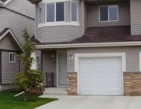 Two-Bedroom + Bonus Room Townhouse in Royal Oak — 2 Bedrooms+ Den Townhouse - Photo 1