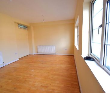 4 bedroom flat to rent - Photo 1
