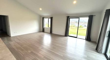 Large Four Bedroom Home, Shotover Country - Photo 3