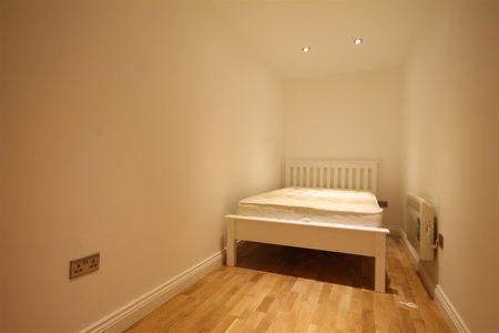 Falconars House, City Centre - Photo 3