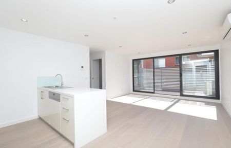 MODERN 2 BEDROOM 2 BATHROOM APARTMENT IN BOUTIQUE BLOCK - Photo 4