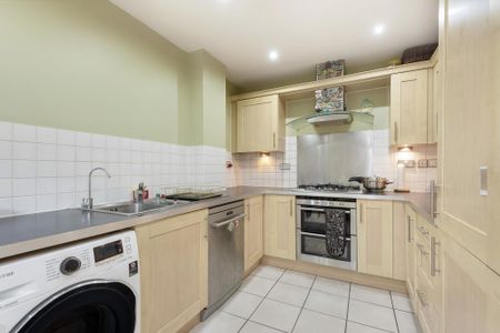 3 bedroom semi-detached house to rent - Photo 4