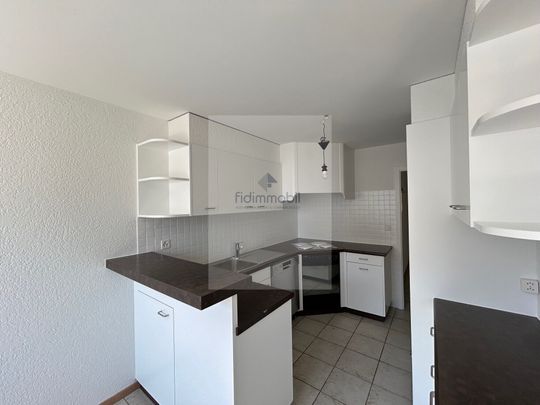 APARTMENT NEAR ALL AMENITIES WITH BALCONY AND CHIMNEY - Foto 1