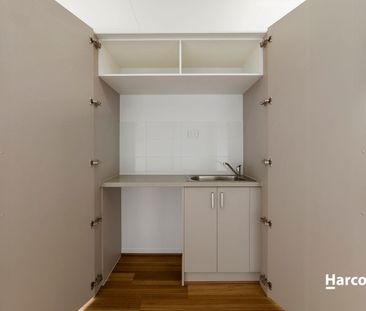 Brand New 2 Bedroom Unit. - Photo 1