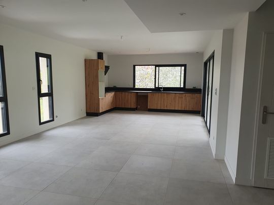 Location Maison 4 pièces 109m² VERFEIL 31590 - Photo 1