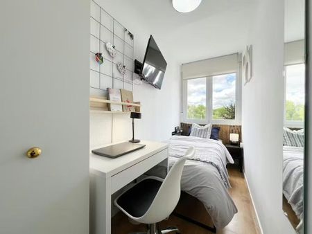 Calle de Ayllón, Madrid, Community of Madrid 28024 - Photo 4