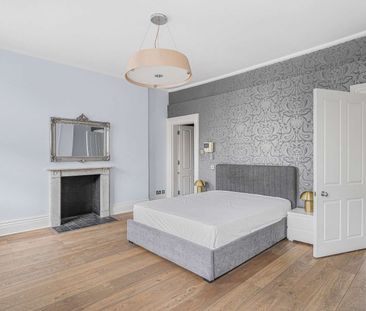 MANAGED BY SAVILLS. HMO APPROVED. PET FRIENDLY. A beautifully presented 4 bedroom maisonette to rent located in a Grade II listed building on Connaught Street - Photo 5