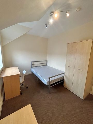 10 Bedroom Student Home – Llanbleddian Gardens - Photo 2