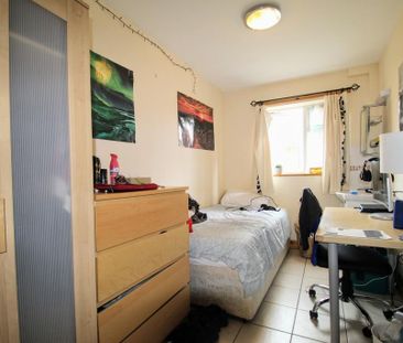 6 bedroom end of terrace house to rent - Photo 3