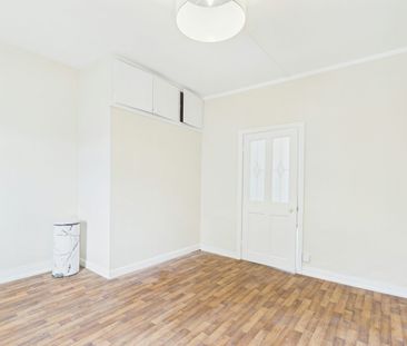 Flat to rent on - Photo 5