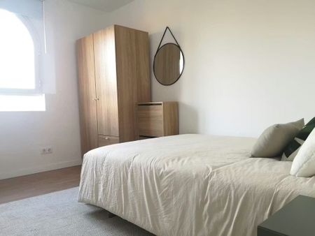 Carrer de Concepción Arenal, Barcelona, Catalonia 08027 - Photo 2