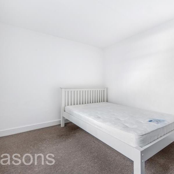 4 bedroom flat to rent - Photo 1