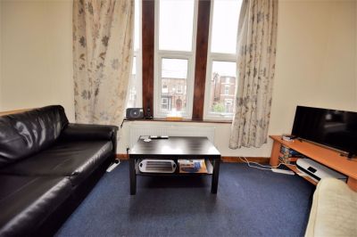 2 bedroom Flat in Cardigan Road, Leeds - Photo 4