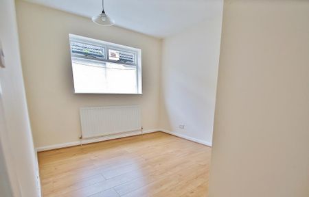 3 bedroom semi-detached bungalow to rent - Photo 3