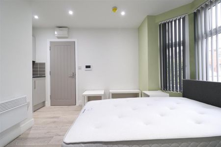 Studio to rent - Photo 2