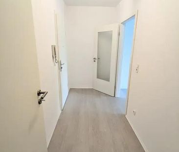 Exklusive 2,5-Zimmerwohnung mit herrlichem Blick ins Grüne mit TG-S... - Foto 1