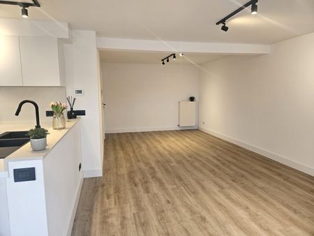 Modern gerenoveerd duplexappartement met 3 SLKS vlakbij het station - Foto 5