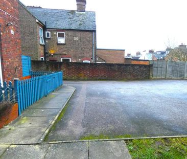 1 bedroom ground floor flat to rent - Photo 1