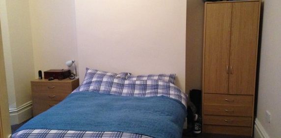 5 bed student house to let 5 minutes walk to the university, - Photo 2