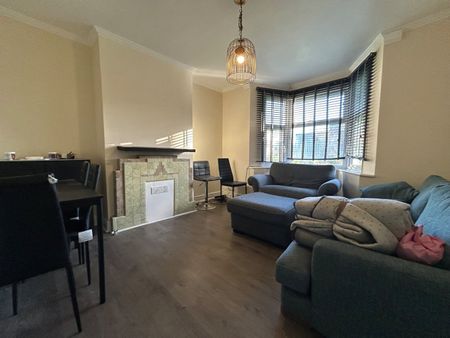 2 Bed Flat, Upper Park Road, N11 - Photo 3