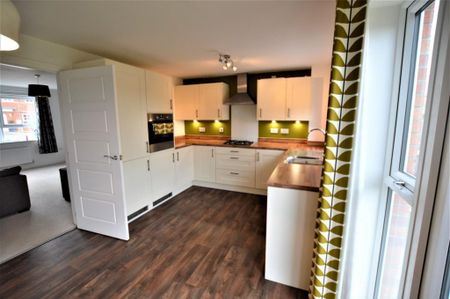 4 bedroom detached house to rent - Photo 4