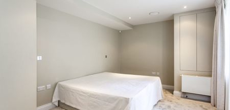 Three Bedrooms in Green Street, Mayfair W1K - Photo 4