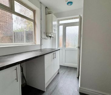 2 bedroom end of terrace house to rent - Photo 2