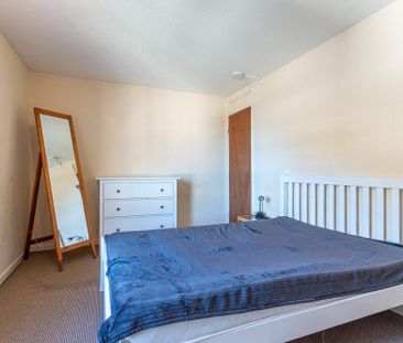 3 bedroom flat to rent - Photo 2