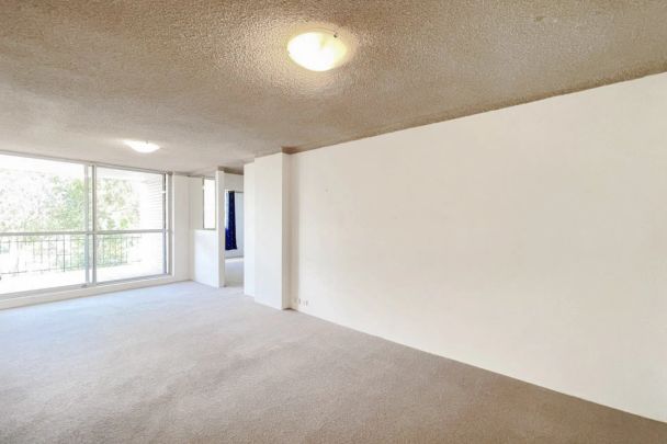 Welcoming Two Bedroom in Highly Sought-After Location - Photo 1