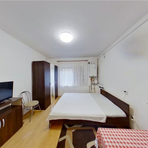 TUR 3D! Garsoniera practica,Central: vis-a-vis de Universita - Fotografie 1