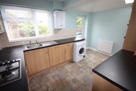 3 bedroom terraced house to rent - Photo 5
