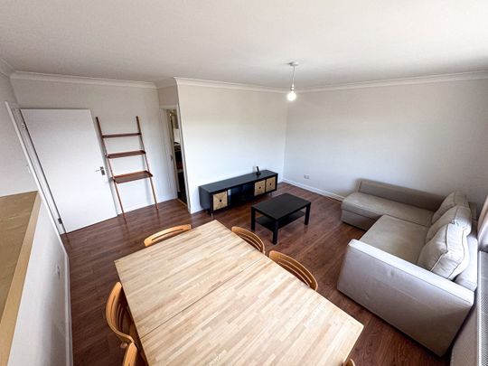 2 Bed Flat, Parkdale, N11 - Photo 1