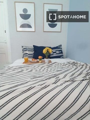 barcelona, Catalonia 08037 - Photo 3