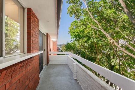 Tranquil Top-Floor Apartment in Premier Seaside Setting - Photo 2