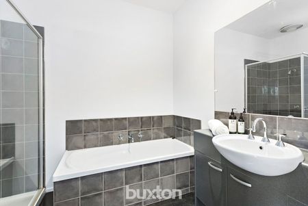 Stunning 2 Bedroom Townhouse - Photo 5