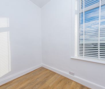 QUAKER LANE LIVERSEDGE WF15 6NF - Photo 3